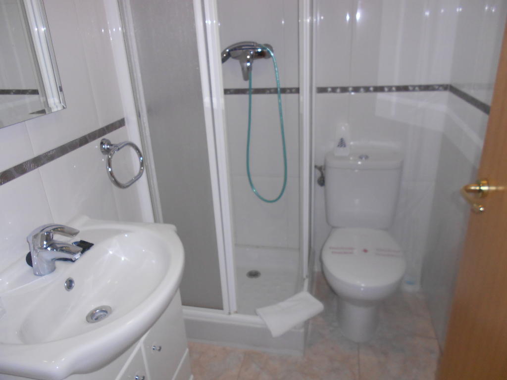 Hostal Ca La Irene Sant Vicens De Castellet Bilik gambar
