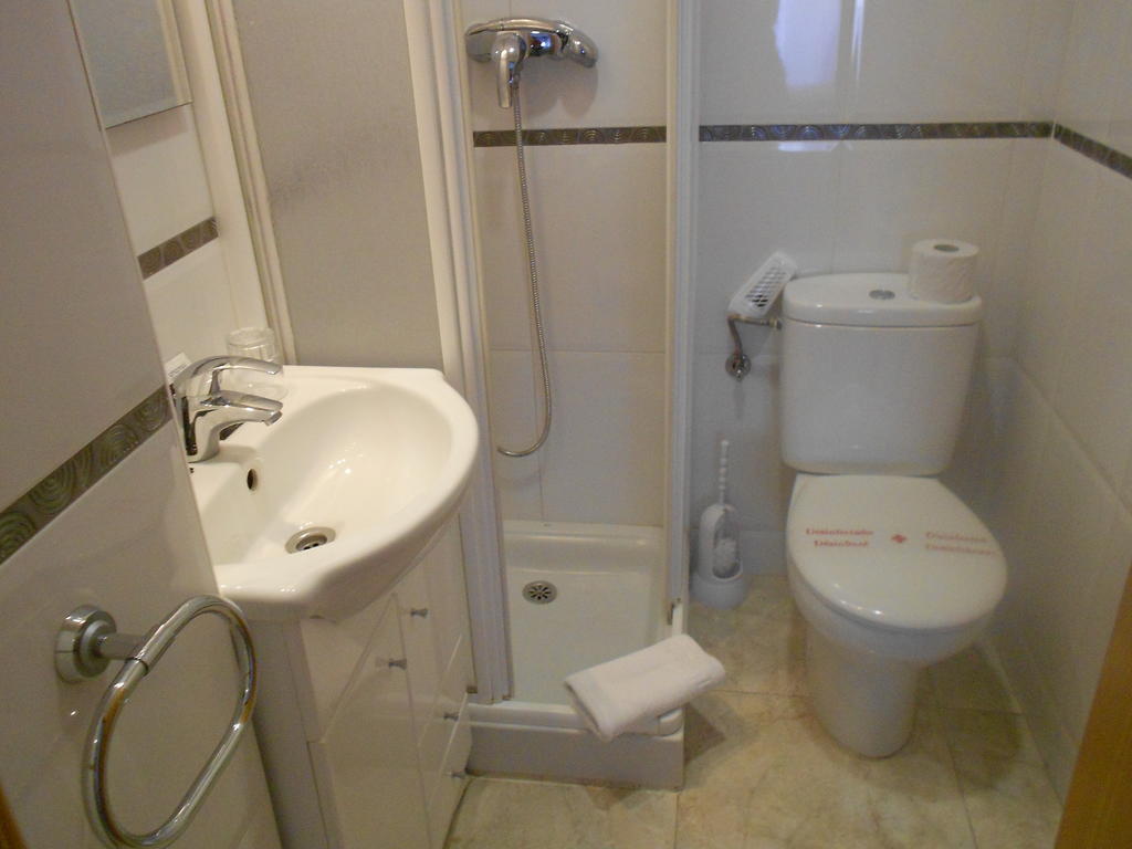 Hostal Ca La Irene Sant Vicens De Castellet Bilik gambar